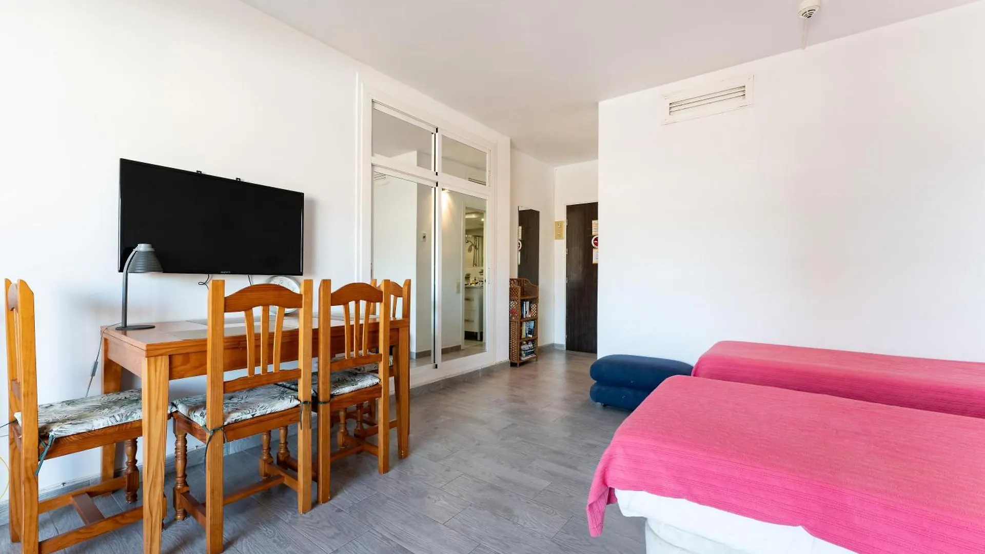 Pyr Studio Apartment Fuengirola Spain