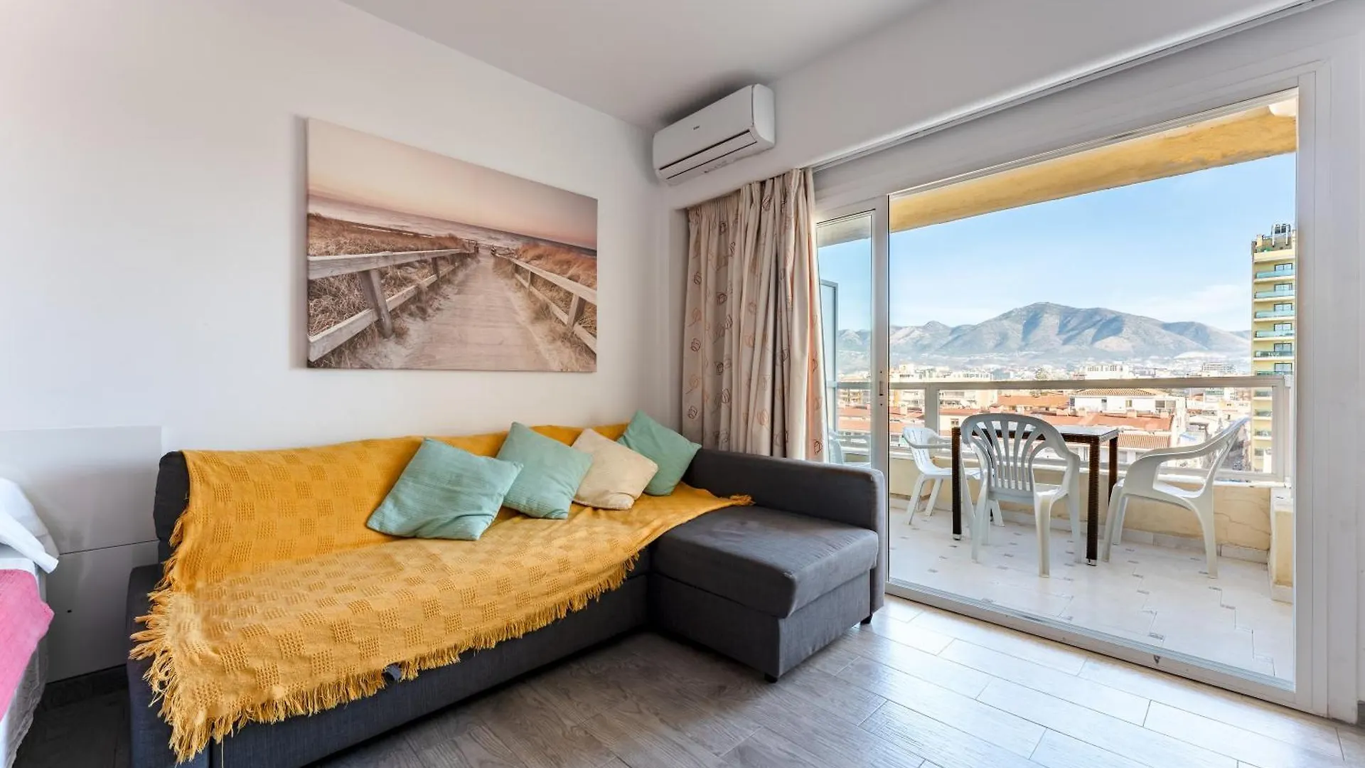 Pyr Studio Apartment Fuengirola Spain